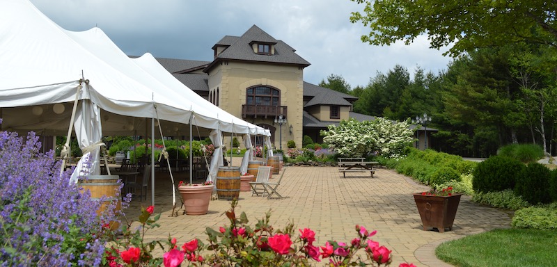 Sunday Sounds on the Chateau Morrisette Courtyard